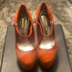 Wild Pair Orange 5 inch heels size 5 1/2.